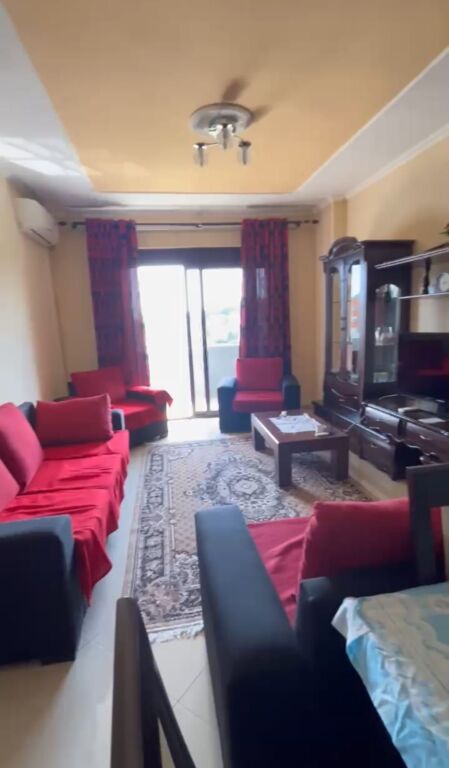 Tirane, jepet me qera apartament 2+1+2 Kati 8, 450 € astir