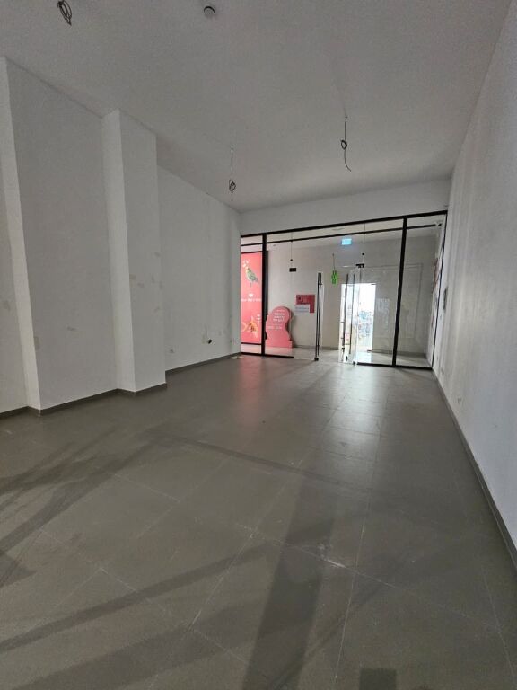 Locale commerciale in affitto, Garden Building