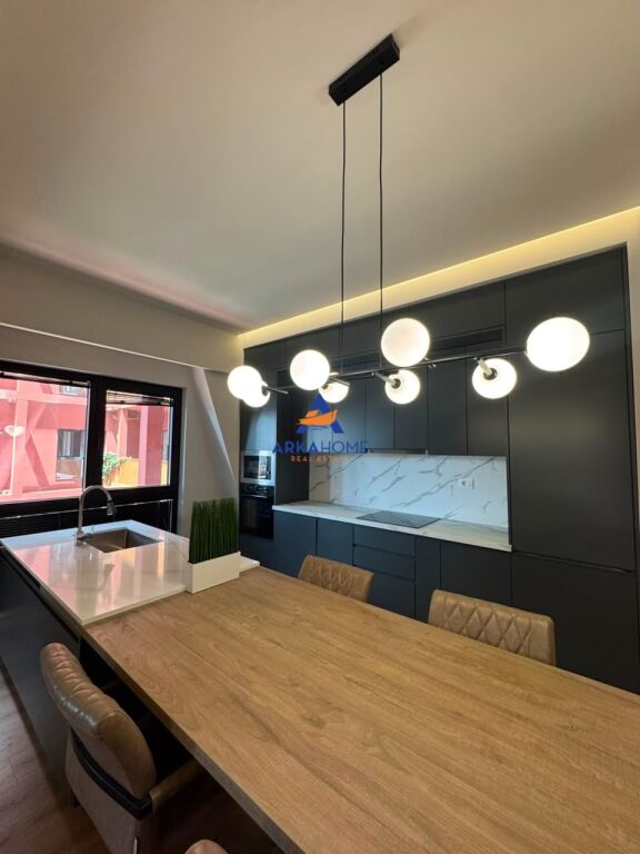 SHITET APARTAMENT LUKSOZ 2+1+2 BALLKON "GARDEN BUILDING, RRUGA KAVAJËS " 504.900 EURO