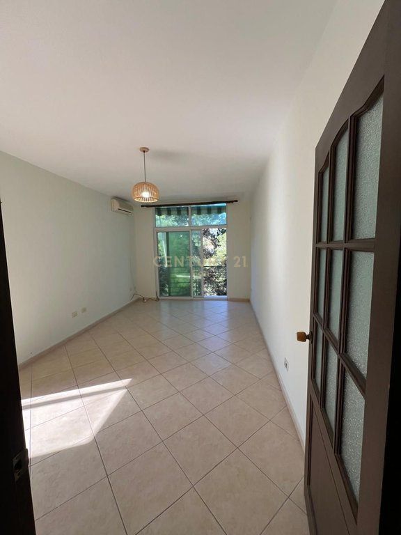 Apartament 1+1+3 ballkone Për Shitje në Golem, Durrës!!