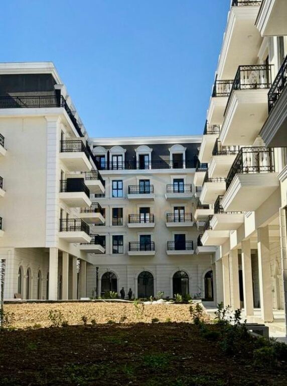 Shitet, Garsoniere, Rezidenca Porta Tirana e Re, Tiranë.