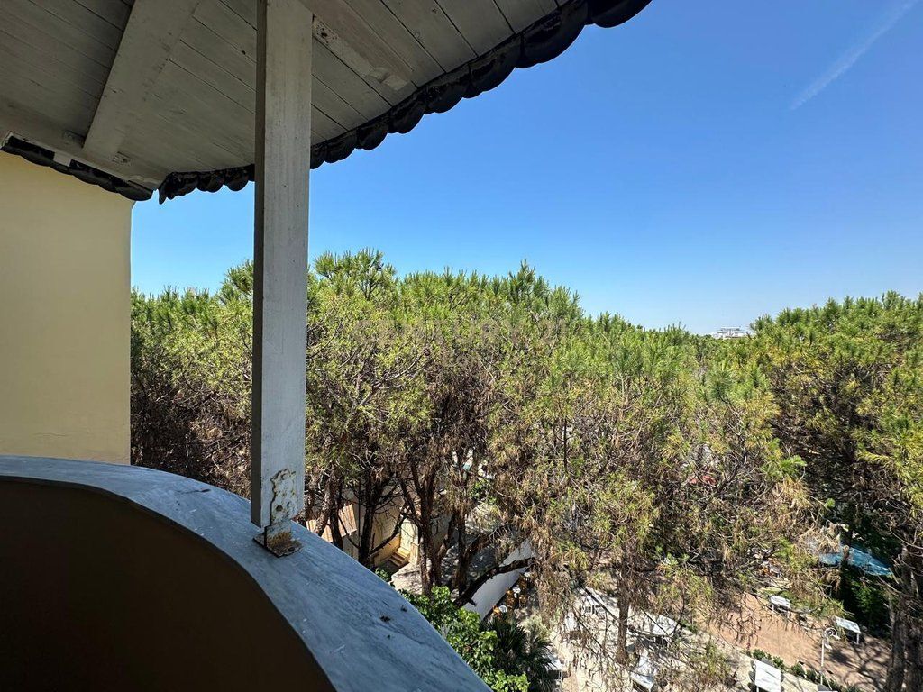 WE SELL A 279M2 ROOF IN GOLEM 100 METERS FROM THE SEA !