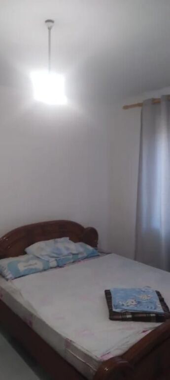 Jepet me qera apartament 1+1 📍 Rruga Njazi Meka, pranë Universitetit të Mjekësisë