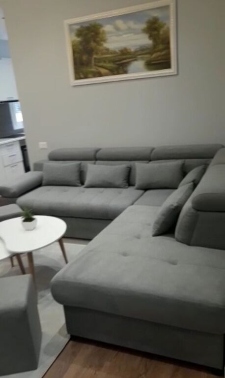 Jepet me qera apartament  2+1   (21 Dhjetori)