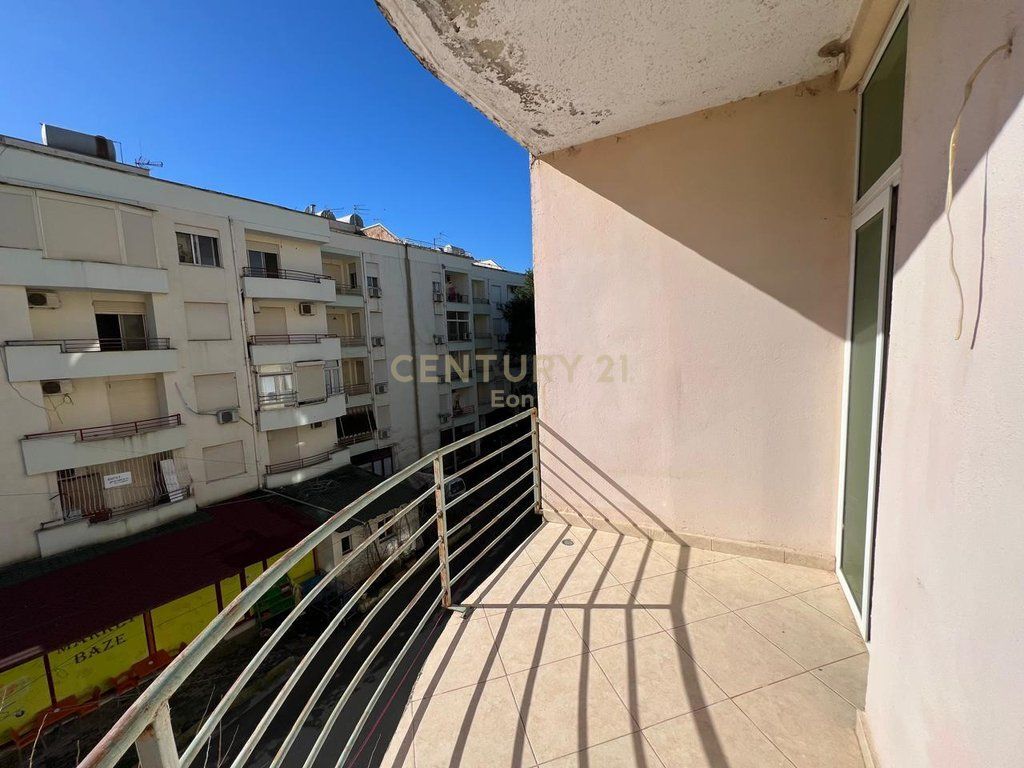 Apartament 1+1+3 ballkone Për Shitje në Golem, Durrës!!