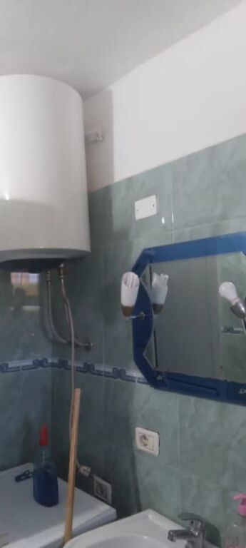 Jepet me qera apartament 1+1 📍 Rruga Njazi Meka, pranë Universitetit të Mjekësisë