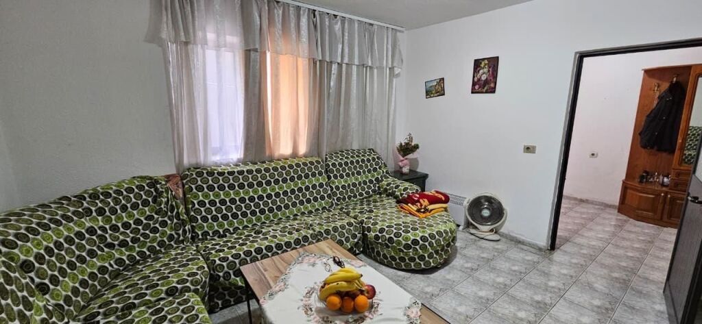 Apartament 1+1 per qira te Komuna e Parisit