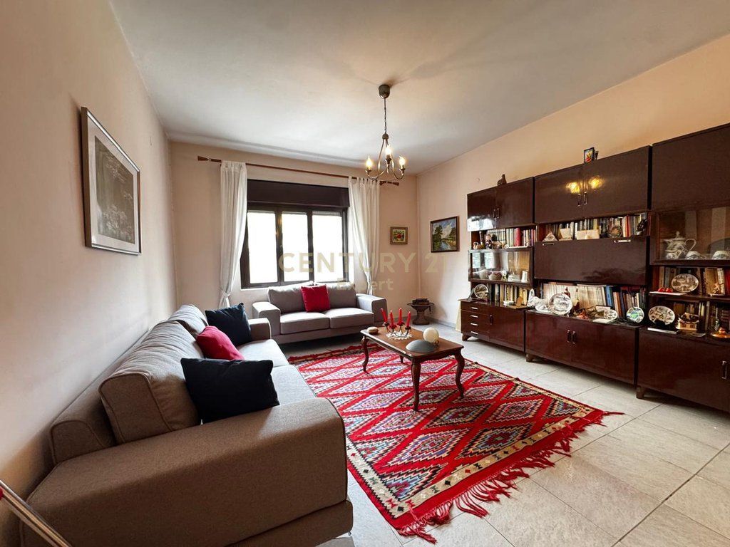 SHESIM APARTAMENT NE MYSLYM SHYR 182M2 KATI I PARE/MUNDESI BIZNESI !