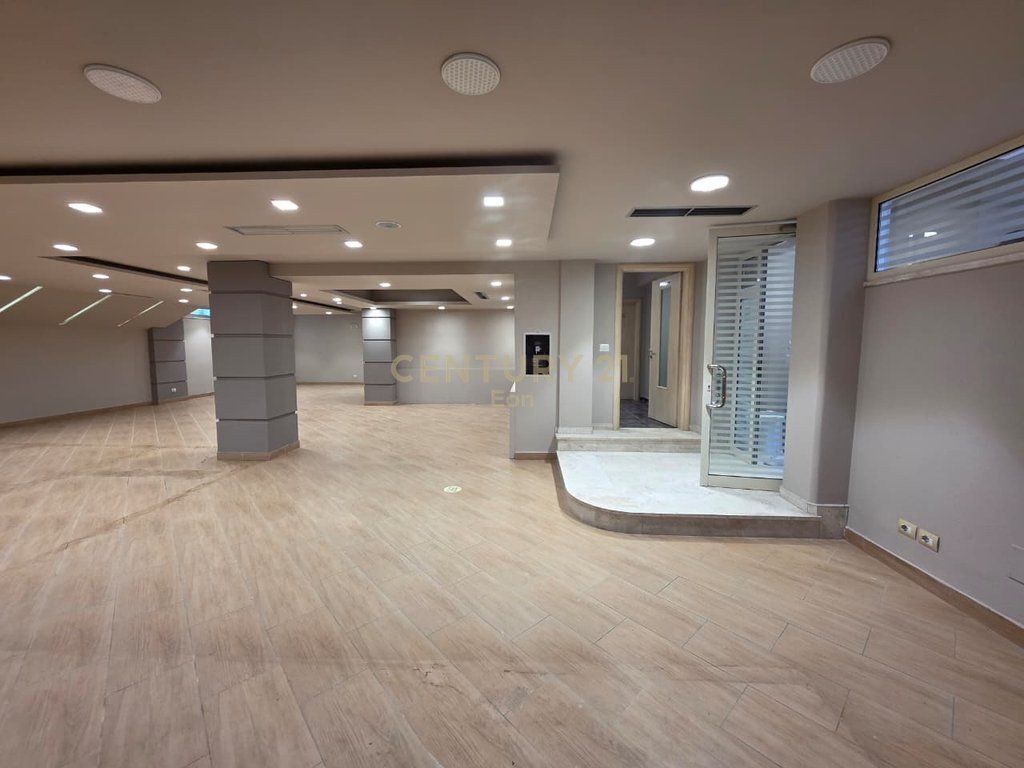 COMMERCIAL SPACE FOR SALE IN THE CENTER OF DURRES, IN THE BUSINESS CENTER "RADESSA" !