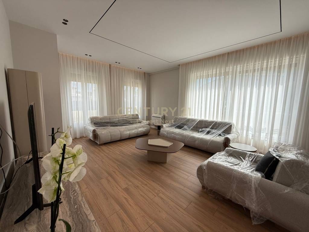 Vile Luksoze per Qira prane Liqenit te Prushit 3,500 € /Muaj