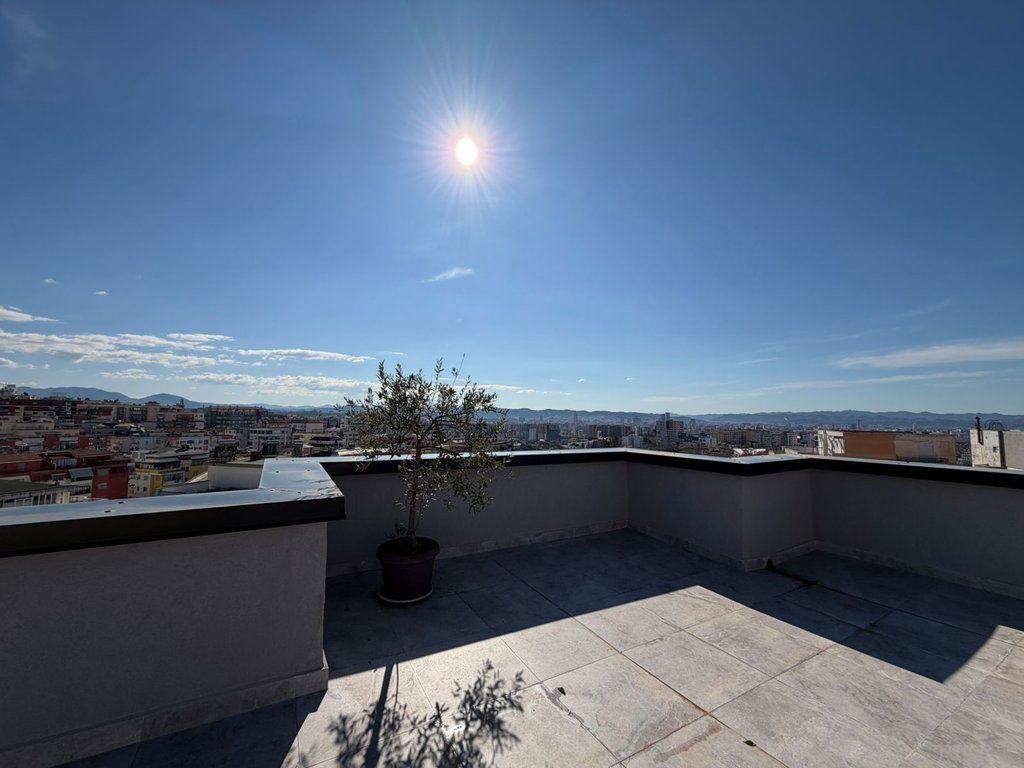 Shitet, Apartament-Duplex, Fresk, Tirane.