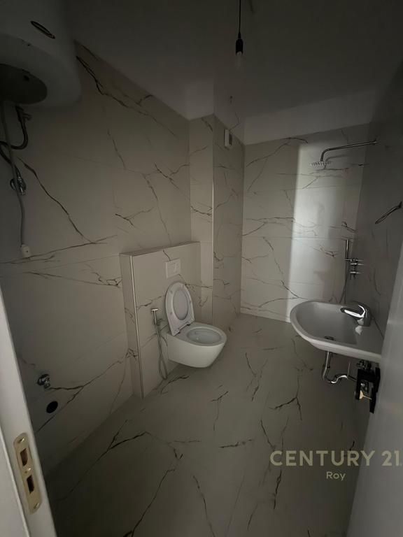 EKSKLUZIVE ! SHITET APARTAMENT 1+1 TEK SHKEMBI I KAVAJES !