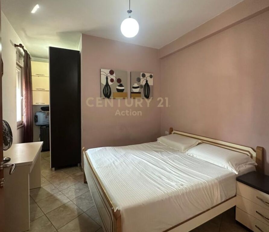 Shitet Apartament 1+1 me Verandë