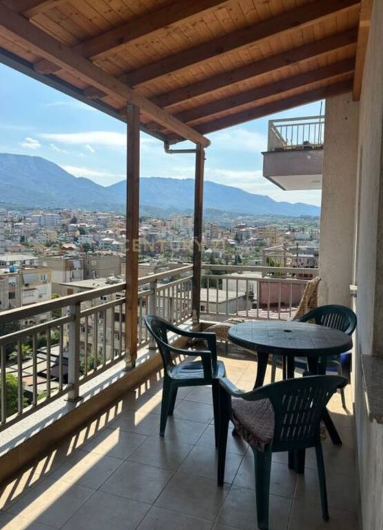 Shitet Apartament 1+1 me Verandë