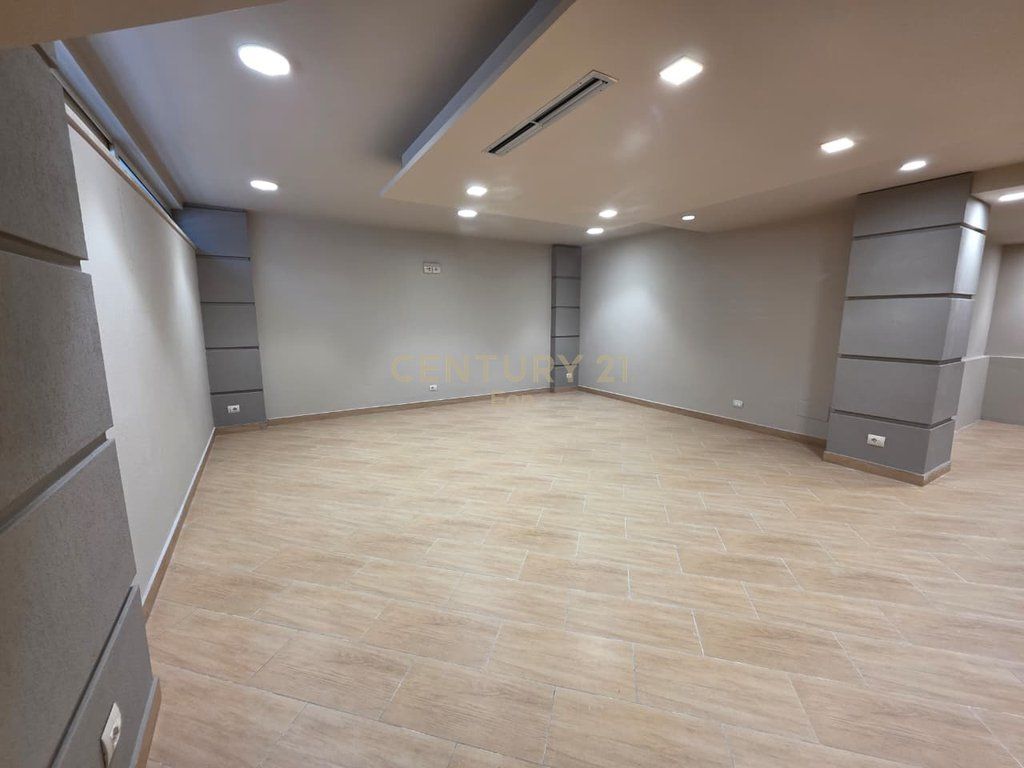 COMMERCIAL SPACE FOR SALE IN THE CENTER OF DURRES, IN THE BUSINESS CENTER "RADESSA" !
