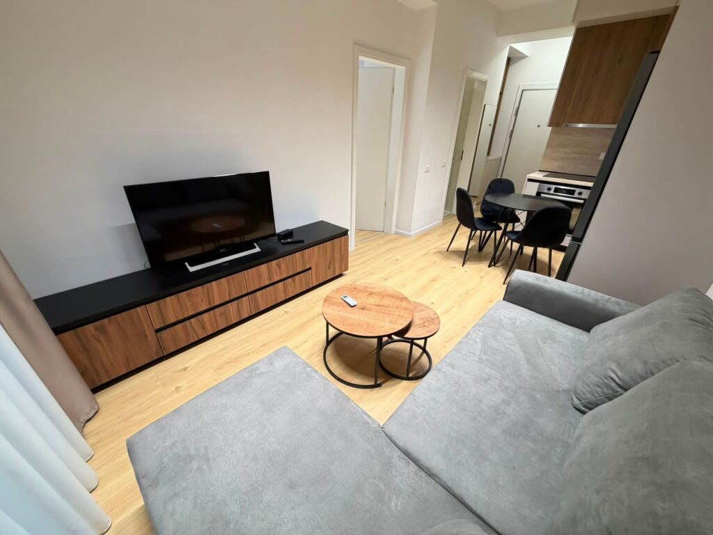🏡Jepet me qera apartament 1+1  📍 Adresa: Ali Demi, Kompleksi Kadiu 💰 Çmimi: 40,000  lekë/muaj (i padiskutueshëm)