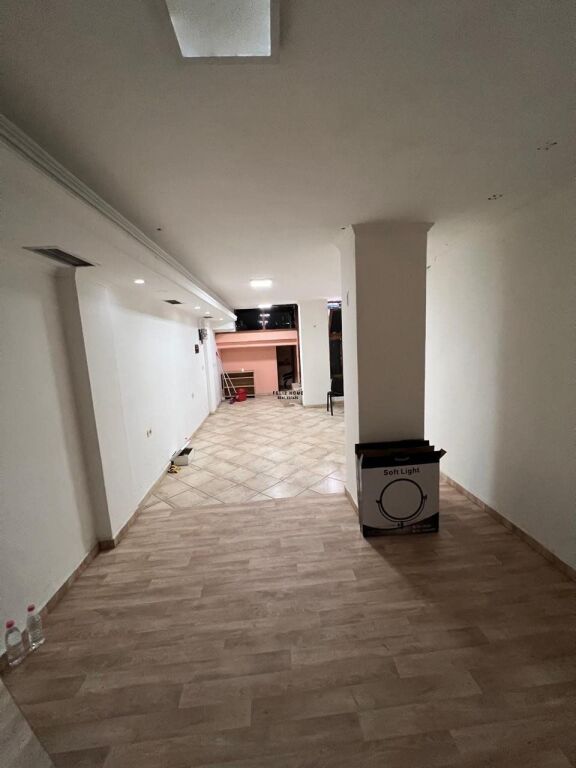 DYQAN ME QERA 30 M2 RRUGA BARDHYL 30.000 LEKE FH-77498