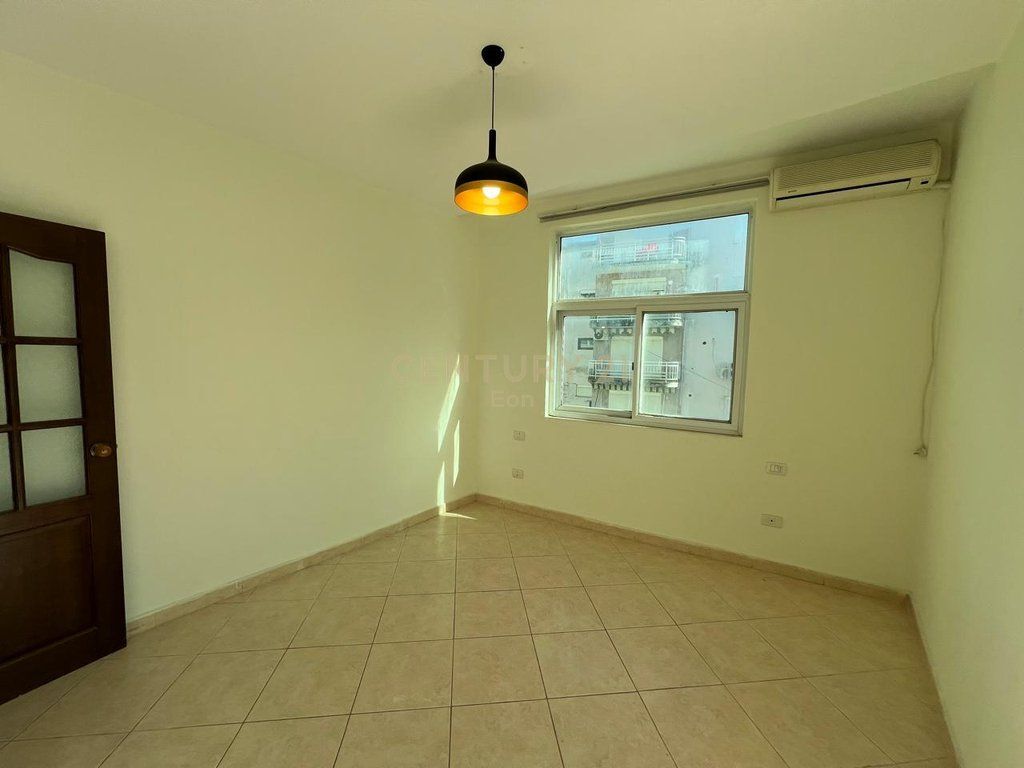 Apartament 1+1+3 ballkone Për Shitje në Golem, Durrës!!