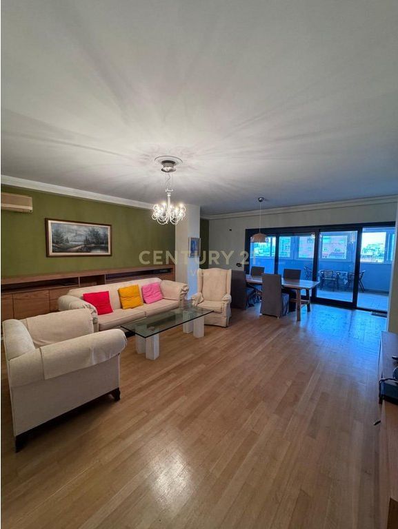 VENDESI APPARTAMENTO 2+1+2+VERANDA+GARAGE, DURRËS!!