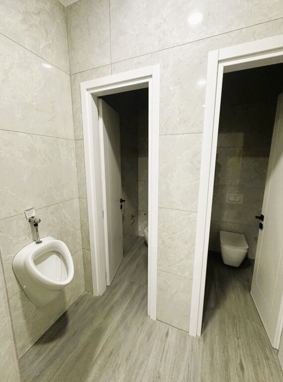 🏢Jepet me Qira Ambient Biznesi – Rruga Hoxha Tahsim, Tiranë📍