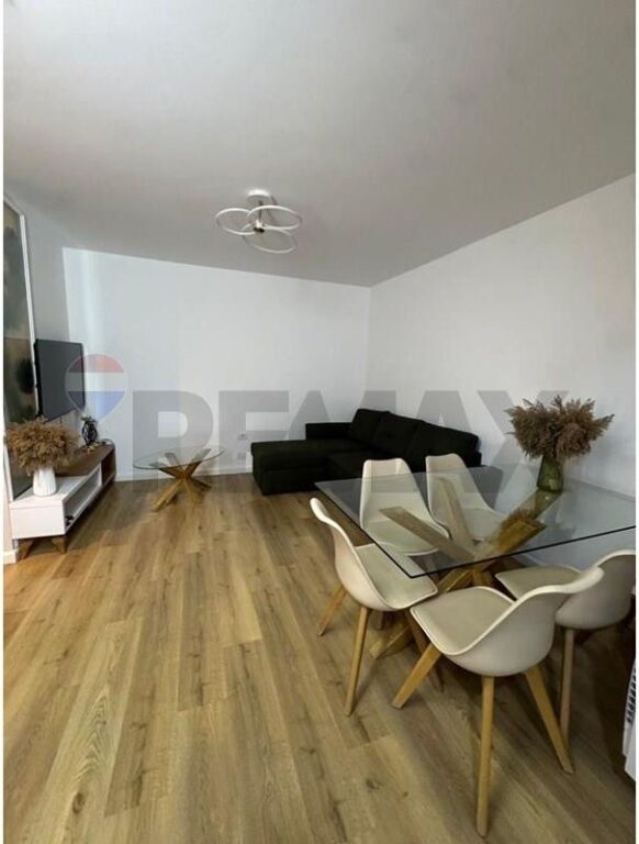 Apartament - Për Qira - Rruga Xhanfize Keko, Tiranë