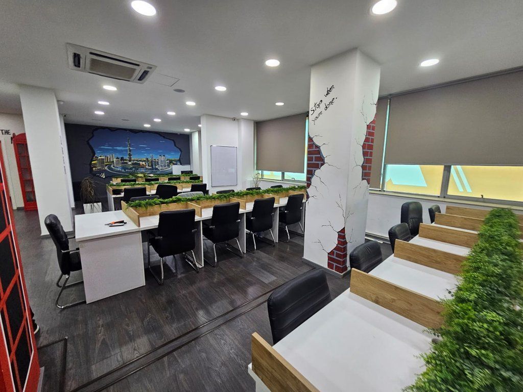 SPAZIO COMMERCIALE / UFFICIO IN AFFITTO NEL COMPLESSO DELIJORGJI 200 m2