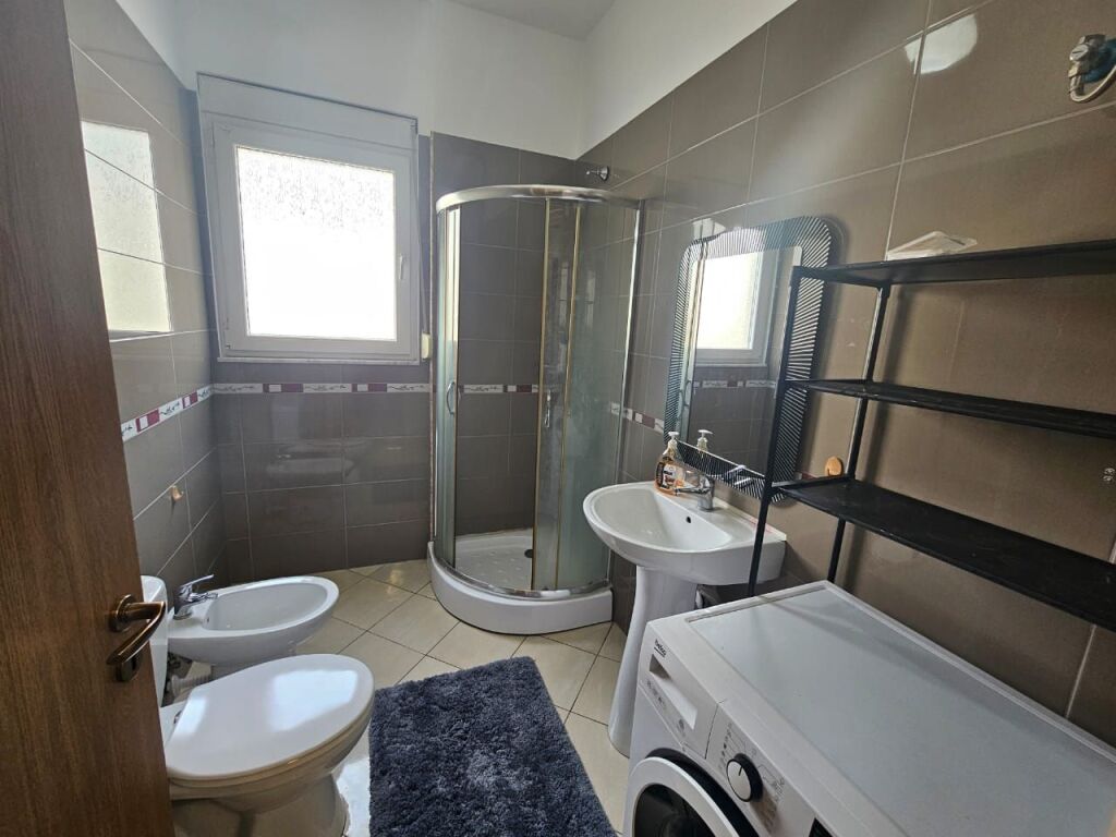 Apartament 1+1 per qira tek Pazari i Ri!