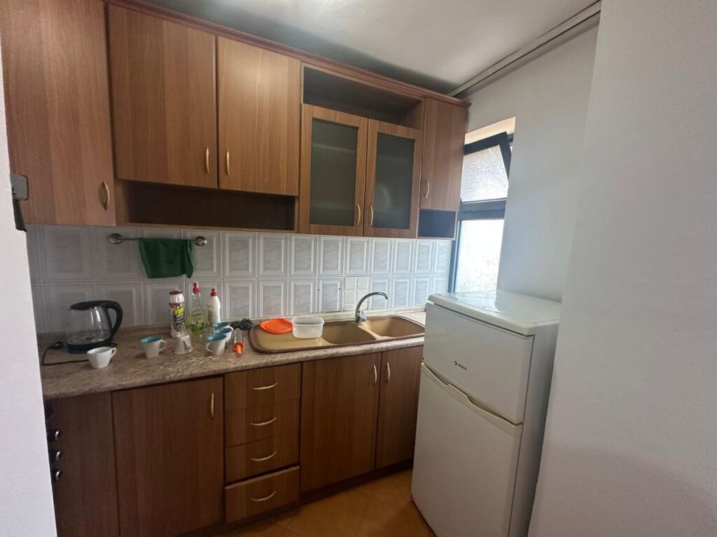 🏢Prane Shkolles se Bashkuar, shitet apartament 1+1,   8,500,000Leke