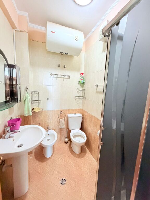 SHITET APARTAMENT 3+1+2 PRANE TREGUT INDUSTRIAL, DURRES