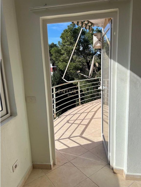 Apartament 1+1+3 ballkone Për Shitje në Golem, Durrës!!