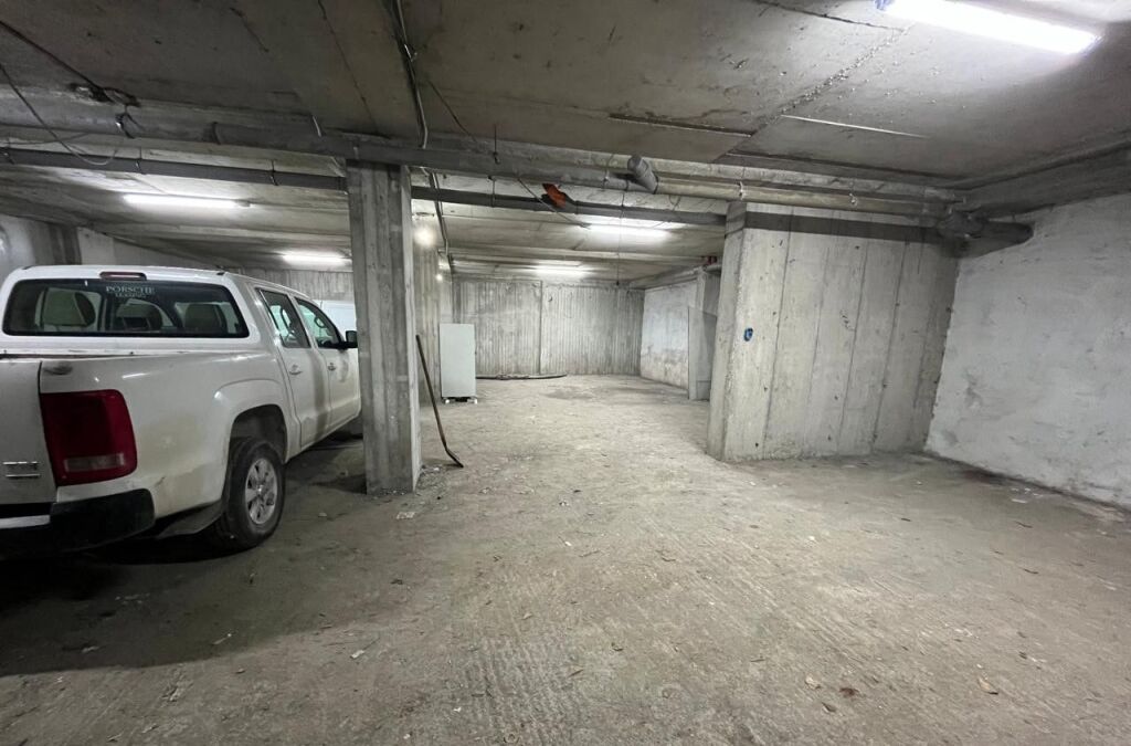 Sale | Magazinë | Kamëz Municipality | 235000 €