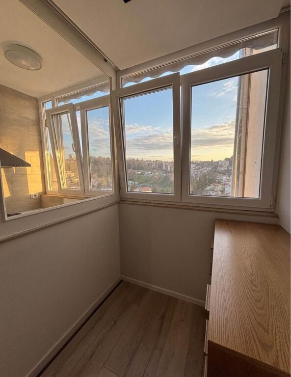 Jepet me qera studio apartament goxha e bollshme dhe e mirë organizuar.