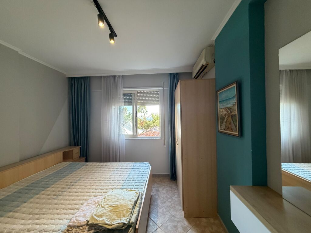 Shitet, Apartament 1+1, Në Shkëmbin e Kavajës – Mbrapa Hotel Besani.