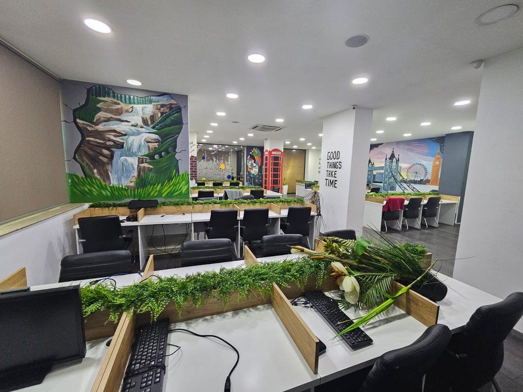 SPAZIO COMMERCIALE / UFFICIO IN AFFITTO NEL COMPLESSO DELIJORGJI 200 m2