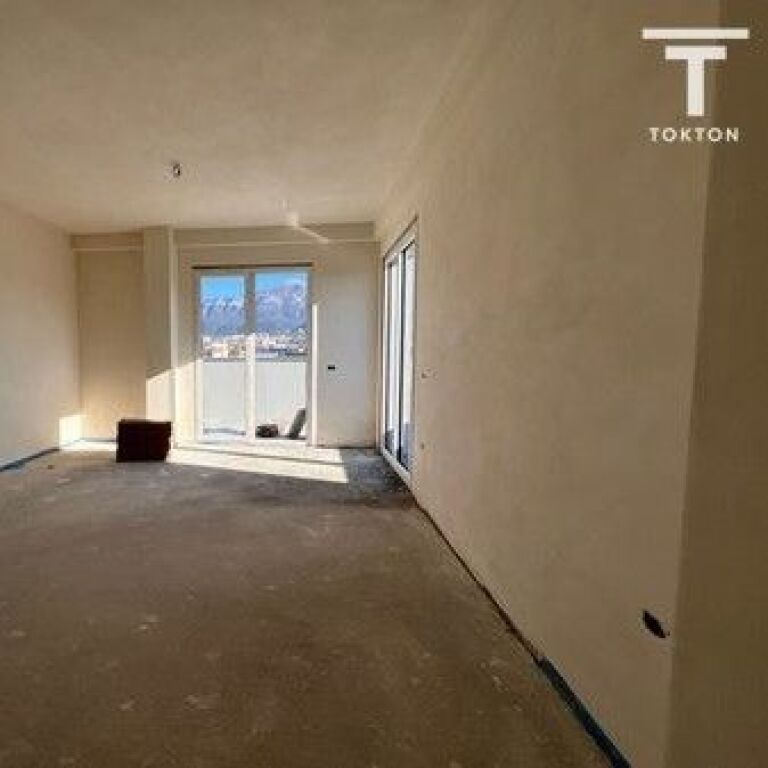 FOR SALE APARTMENT 2+1+2+ VERANDA, ALI DEMI, TIRANA