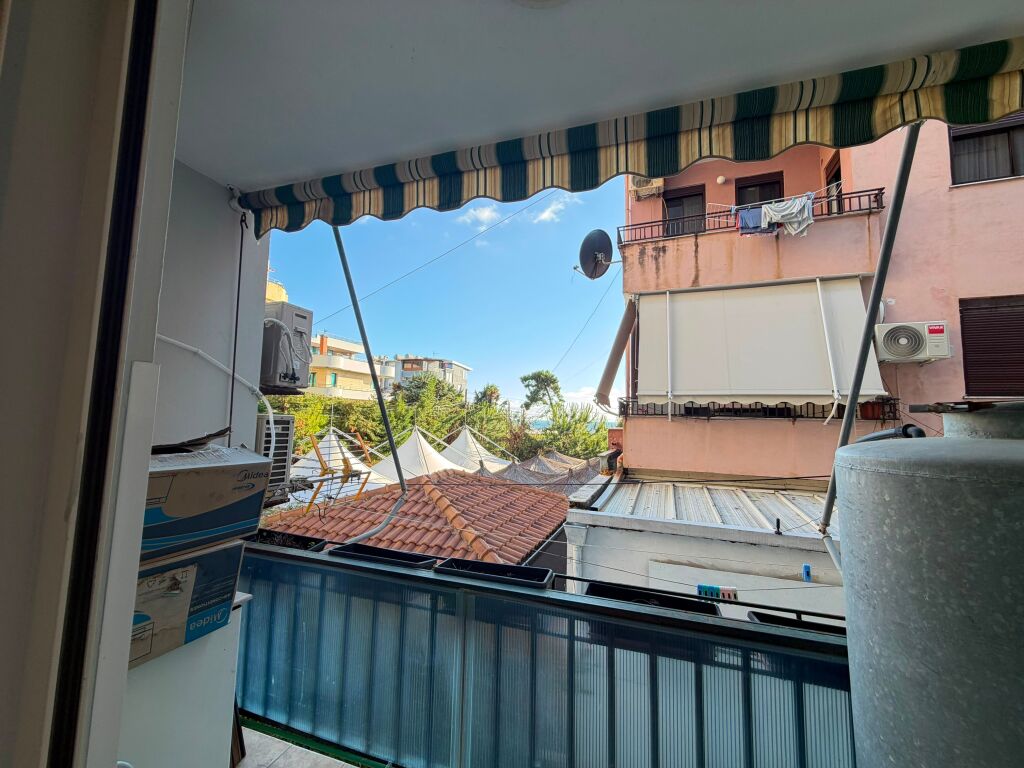 Shitet, Apartament 1+1, Në Shkëmbin e Kavajës – Mbrapa Hotel Besani.