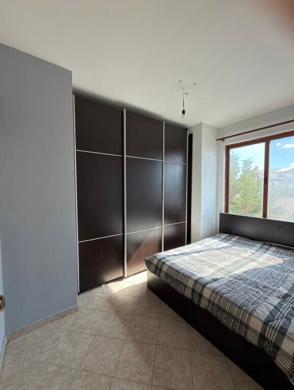 Shitet apartament ne Misto Mame
