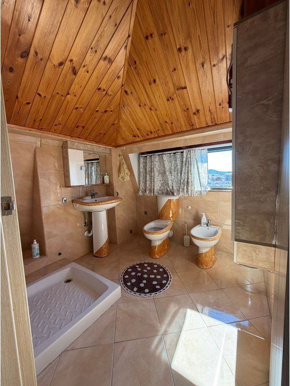 Shitet, Apartament-Duplex, Fresk, Tirane.