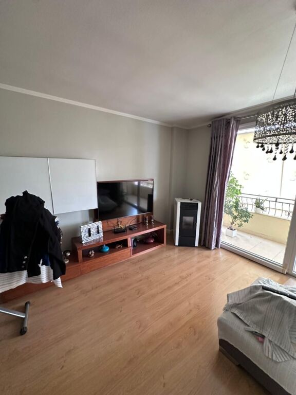 SHITET APARTAMENT 2+1+2 PRANE SHKOLLES MIGJENI, DURRES