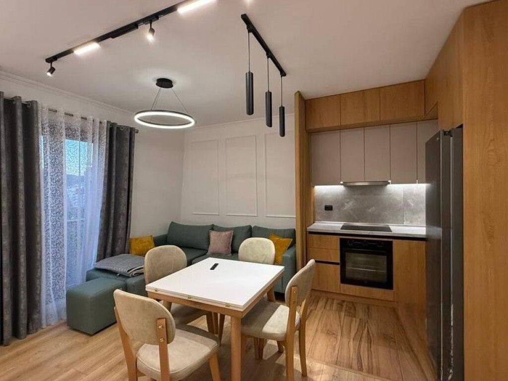 Apartament 1+1 me qera ne qender, Rruga e kavajes
