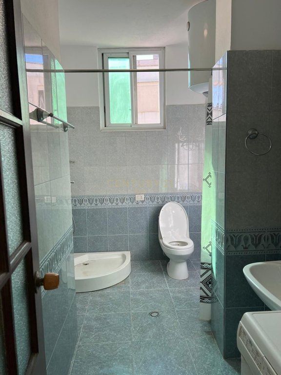 Apartament 1+1+3 ballkone Për Shitje në Golem, Durrës!!