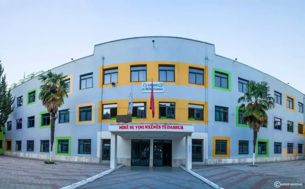 Apartament 1+1 për Shitje pranë Gjimnazit Petro Nini Luarasi