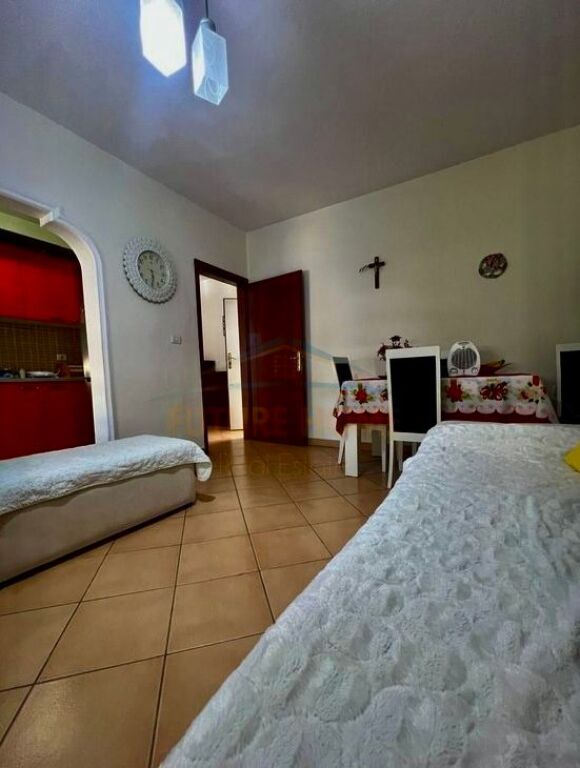 Shitet, Apartament 1+1, Ish Parku i Autobusave. Tirane