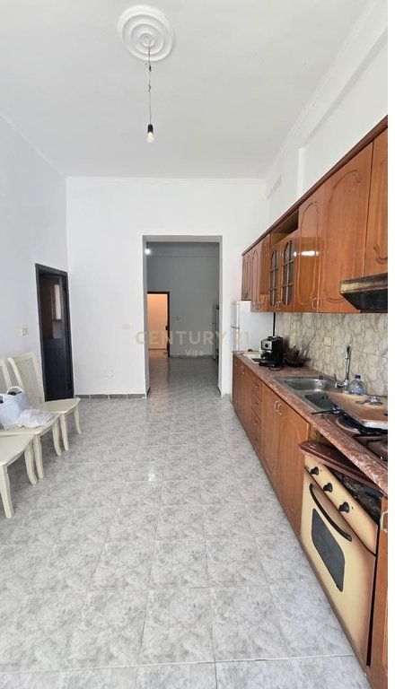 SHITET APARTAMENT 1+1 NE QENDER TE DURRESIT!!!!