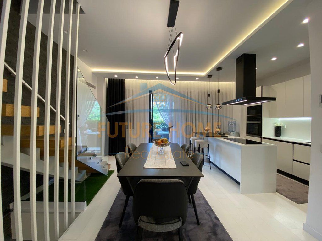 Shitet, Triplex 3+2+4 Poste Parkimi, Grey Stone 2 Residence , Liqeni i Thatë