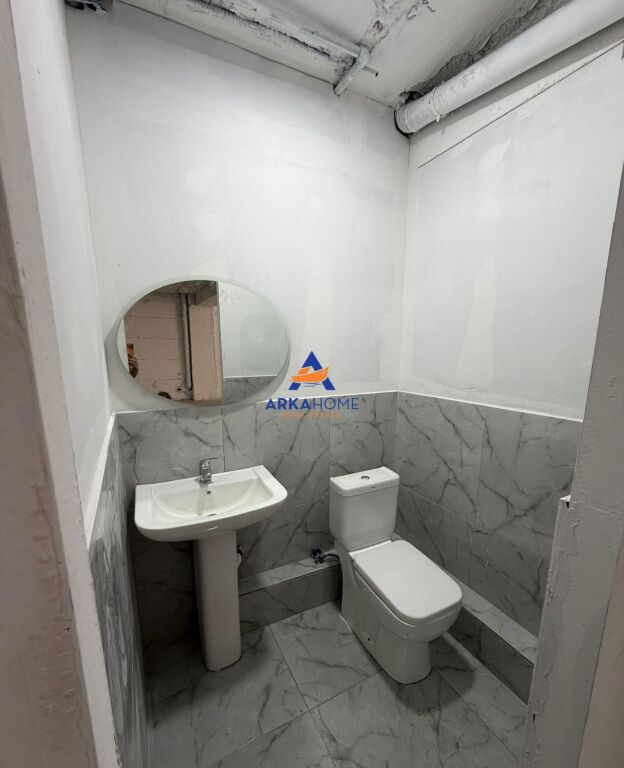 JEPET ME QERA MAGAZINE 500M2 "SHKOZE" 200.000 LEKE