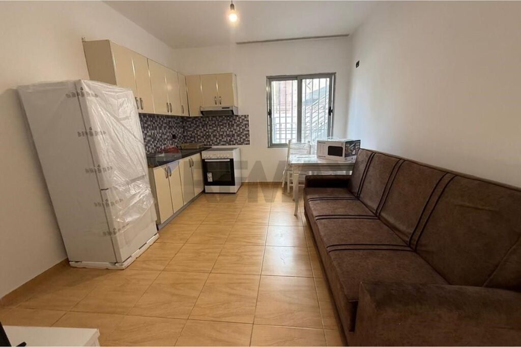 Apartament 1+1 per qira te Komuna e Parisit