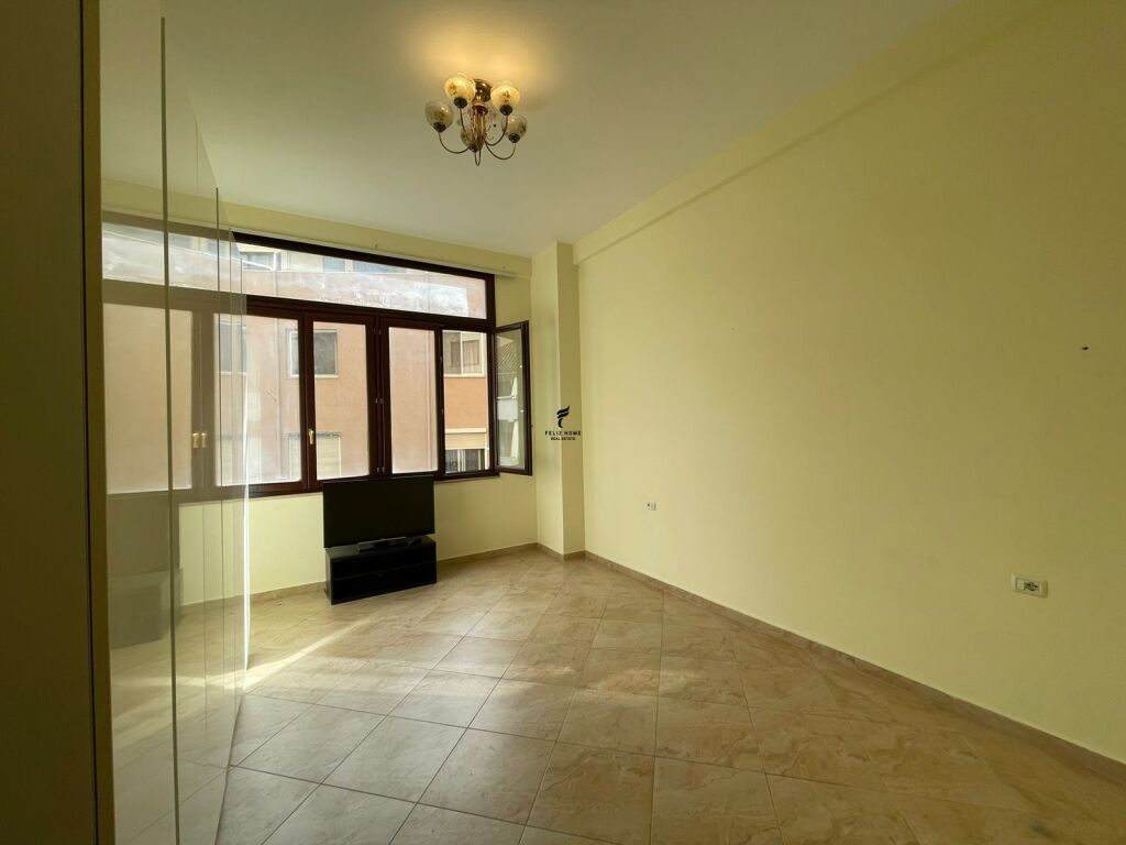 UFFICIO IN AFFITTO 89 M2 KOMUNA E PARISIT 60.000 LEKE FH-77542