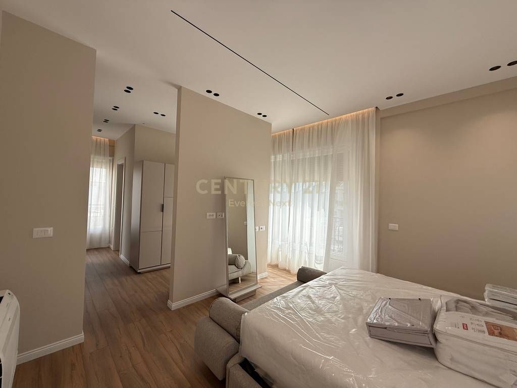 Vile Luksoze per Qira prane Liqenit te Prushit