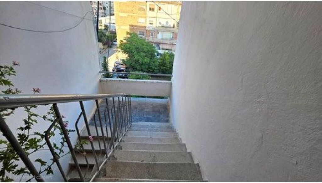 Apartament ne shitje prane Bulevardit